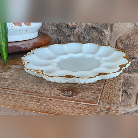 Vintage Anchor Hocking Gold Rimmed Milk Glass Deviled Egg / Oyster Dish 🏆 - Picture 6 of 9